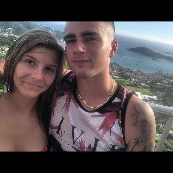 Meet your Posher, Nicole - Picture 1 of 1